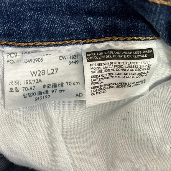 Levi's Boyfriend Mid Rise Jeans - Size 28 - Picture 7 of 7